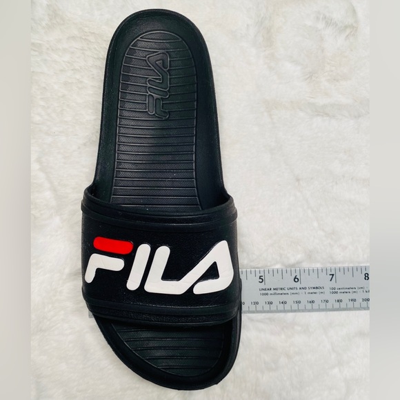 FILA Slide Sandals Unisex, Men’s size 6, Women’s Size 7 or Youth 5/6 Pre-Owned - Picture 11 of 12